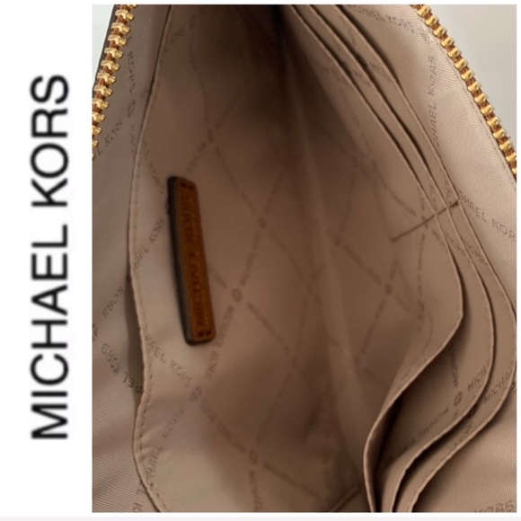 NWT authentic MK genuine leather wristlet - Picture 4 of 4